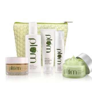 Plum Daily + Weekly Green Tea Kit For Clearer Skin with Free Bag